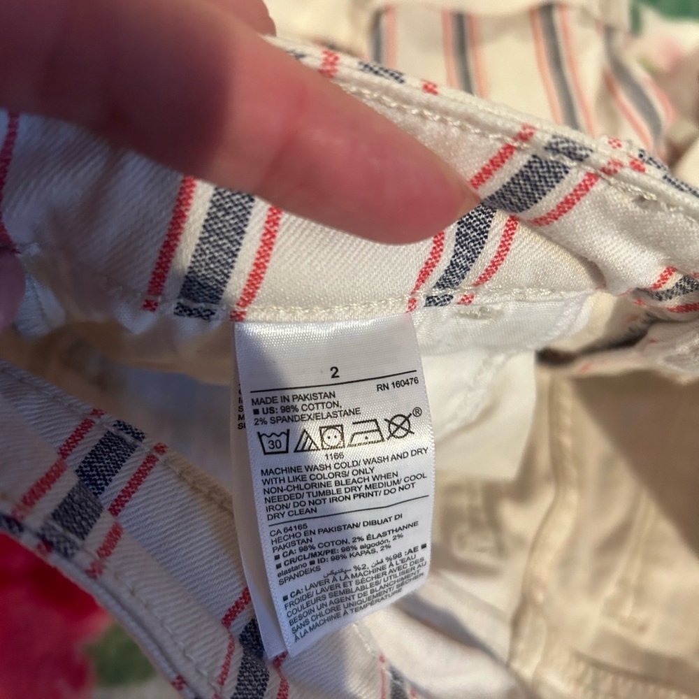 Old Navy Size 2 Striped Jean Shorts - Picture 5 of 7